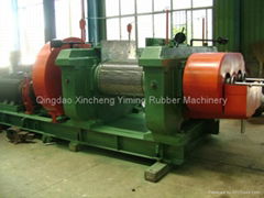 Rubber crushing machine