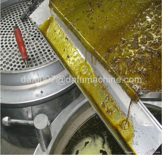 Best quality high oil rate cold screw oil machine 4