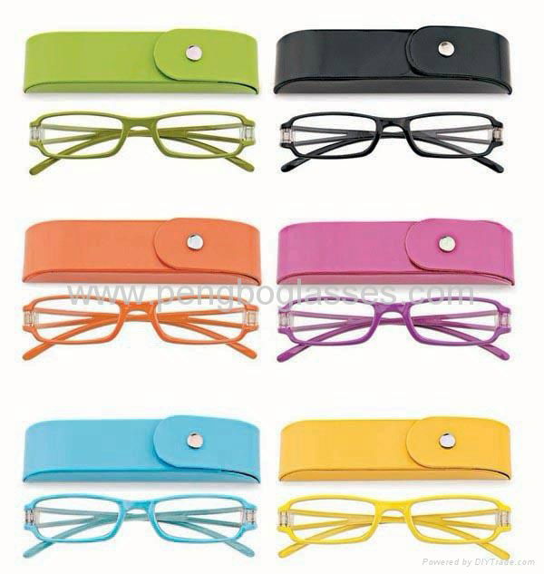 Reading glasses with pouch in stock