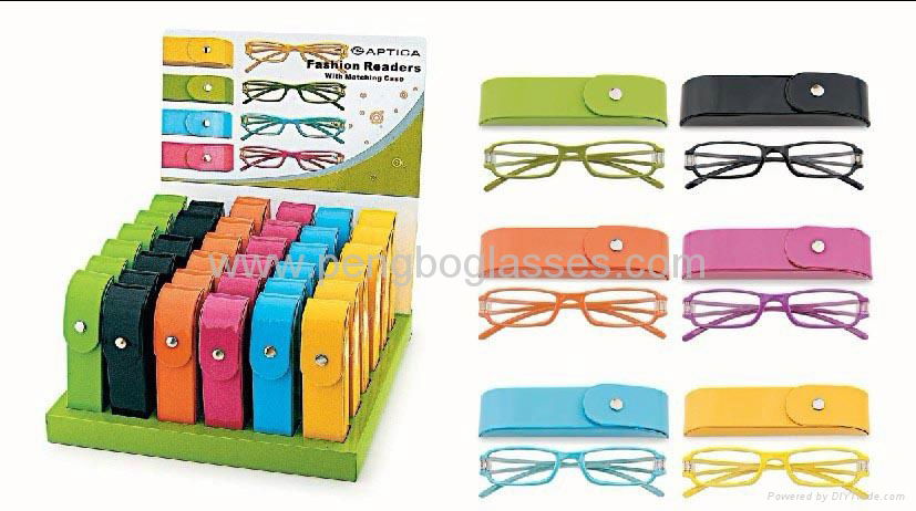 Reading glasses with pouch in stock 2