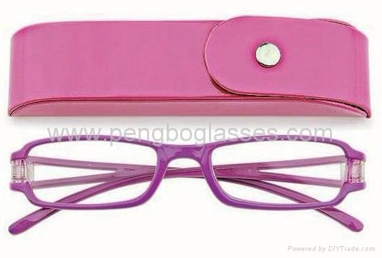 Reading glasses with pouch in stock 3