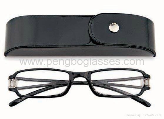 Reading glasses with pouch in stock 4