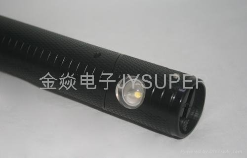 LED塑料可充电强光手电筒 3