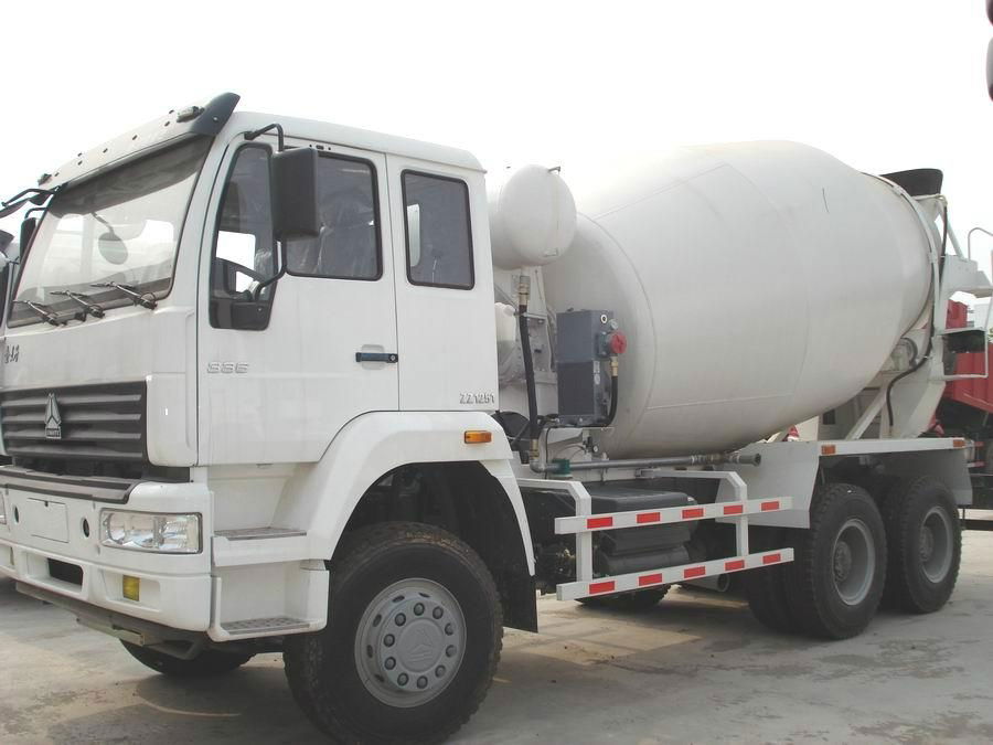 SINOTRUK HOWO 6*4 CONCRETE MIXER TRUCK 4