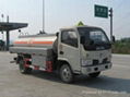 Sinotruck 266hp oil tank truck  2