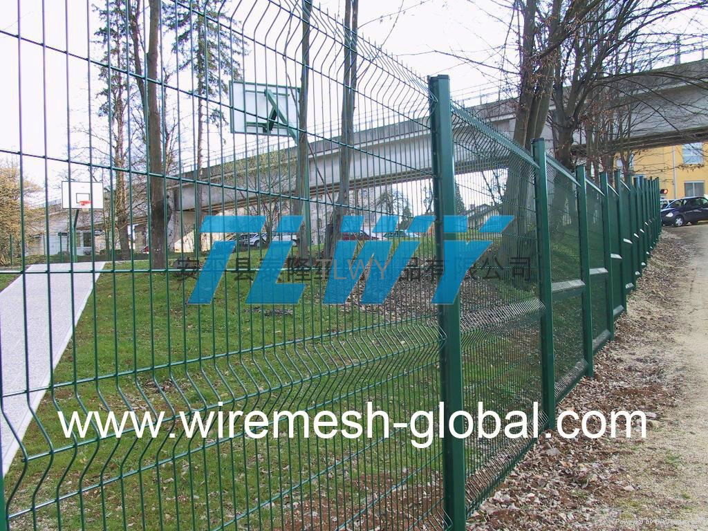 welded wire mesh fence 2