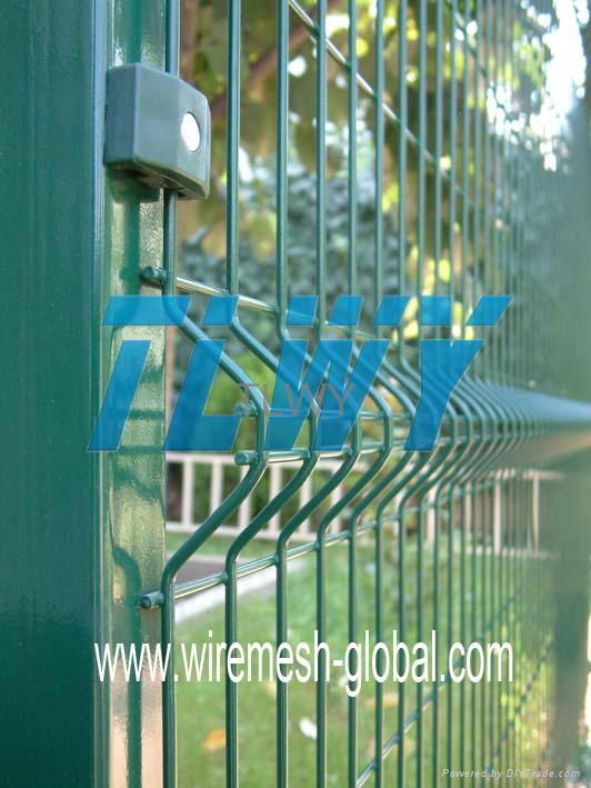 welded wire mesh fence 4