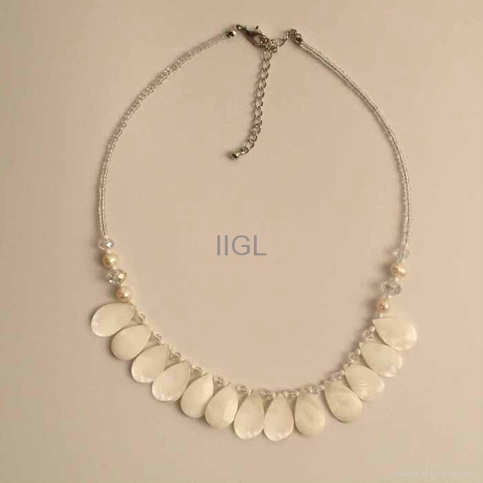 Fashion shell necklace