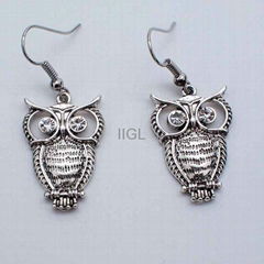 Fashion owl earring