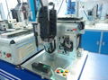 Automatically lock screw machine 