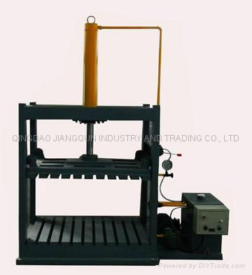 Hydraulic baling machine
