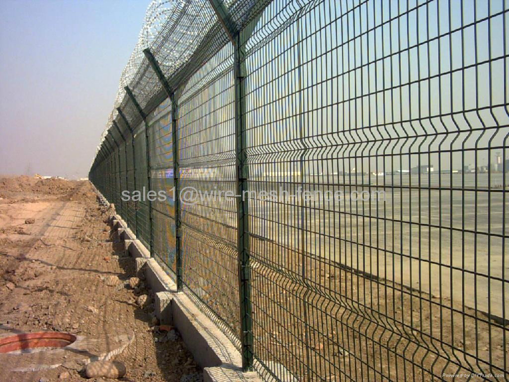 Wire Mesh Fence (with Folds)