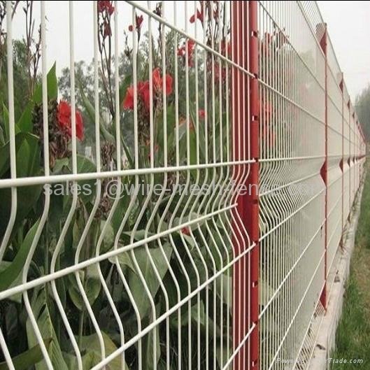 Wire Mesh Fence (with Folds) 4