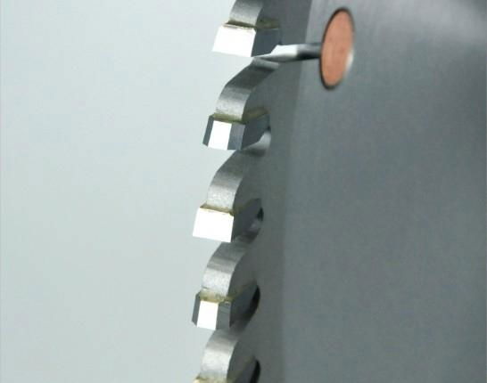  T.C.T SAW BLADE FOR CUTTING HARDEN WOOD 300*3.2*2.2*30*80T 2