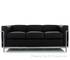 LC2 sofa by Le Corbusier