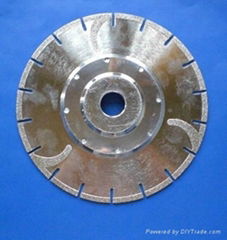 Diamond grinding saw blade with flange