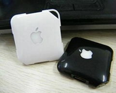 Apple ihub ports on black and white