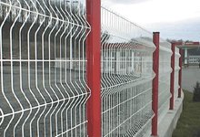 Triangular bending wire mesh fence 3