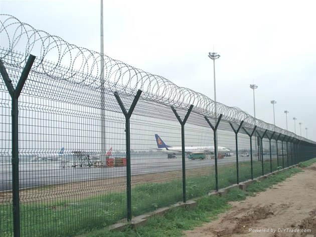 Airport  fence  4