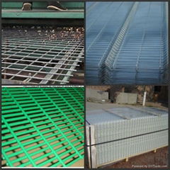 Galvanized welded wire mesh fence panel 