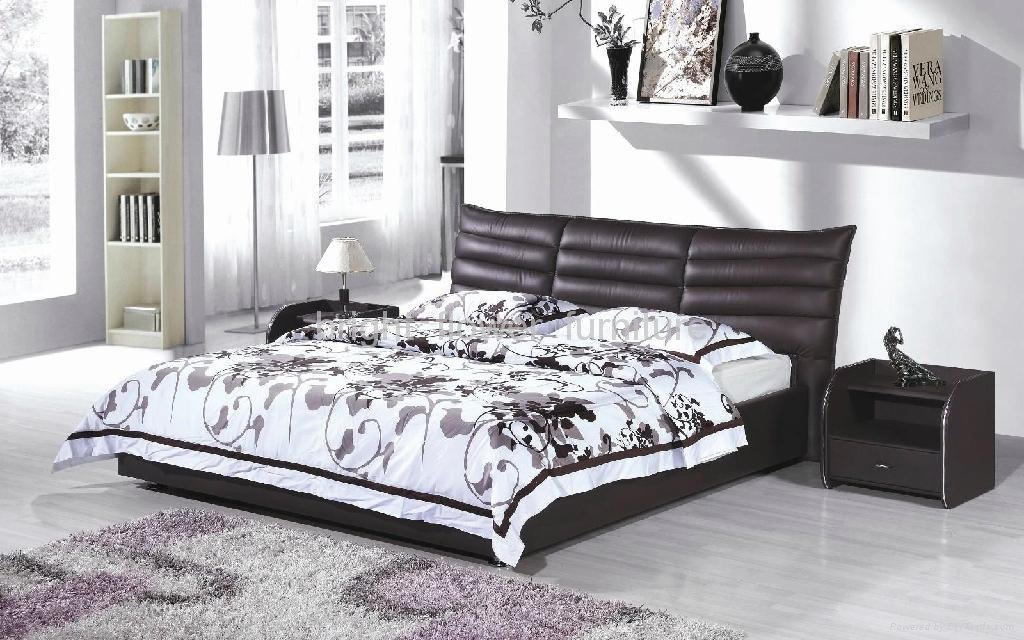 Basic Upholstered PU Leather Bed  5