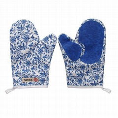 Blue and white porcelain gloves