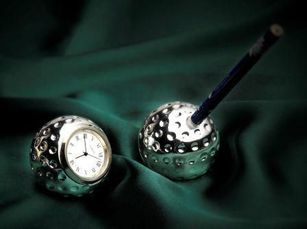 SILVER-PLATED GOLF BALL PEN STAND & CLOCK