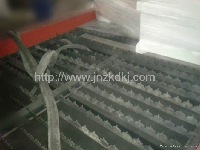 Metal cutting machine