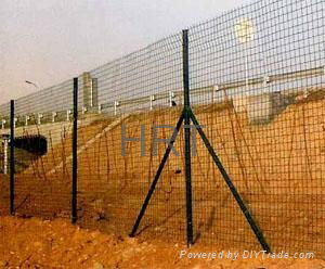 highway fence 4