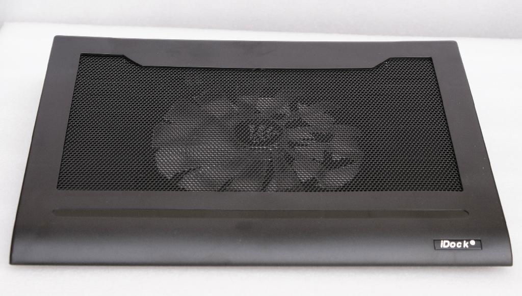 iDock C4 notebook cooling pad with metal mesh panel and one big fan