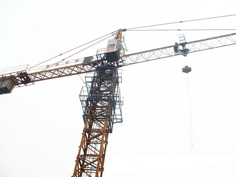 tower crane QTZ50 2