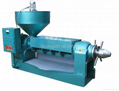 Screw/spiral oil press