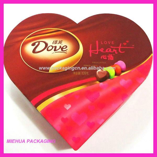 Paper chocolate box in heart-shaped 2