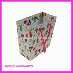 Paper gift bag with cartoon pattern