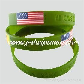 we offer fashion silicone wristband with best price 2