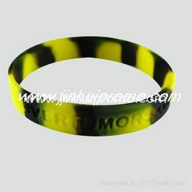 we offer fashion silicone wristband with best price 3