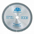 Professional saw blade for cutting hard wood