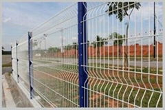 Wire mesh fence