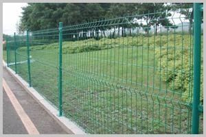 Wire mesh fence 2