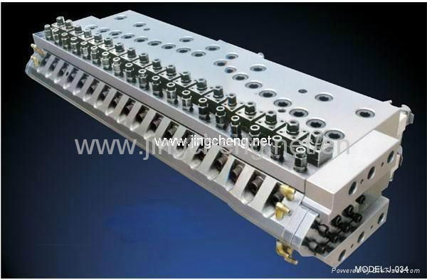 Color board extrusion flat die