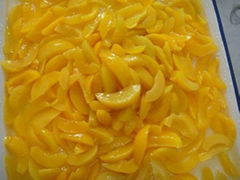 Canned yellow peach 