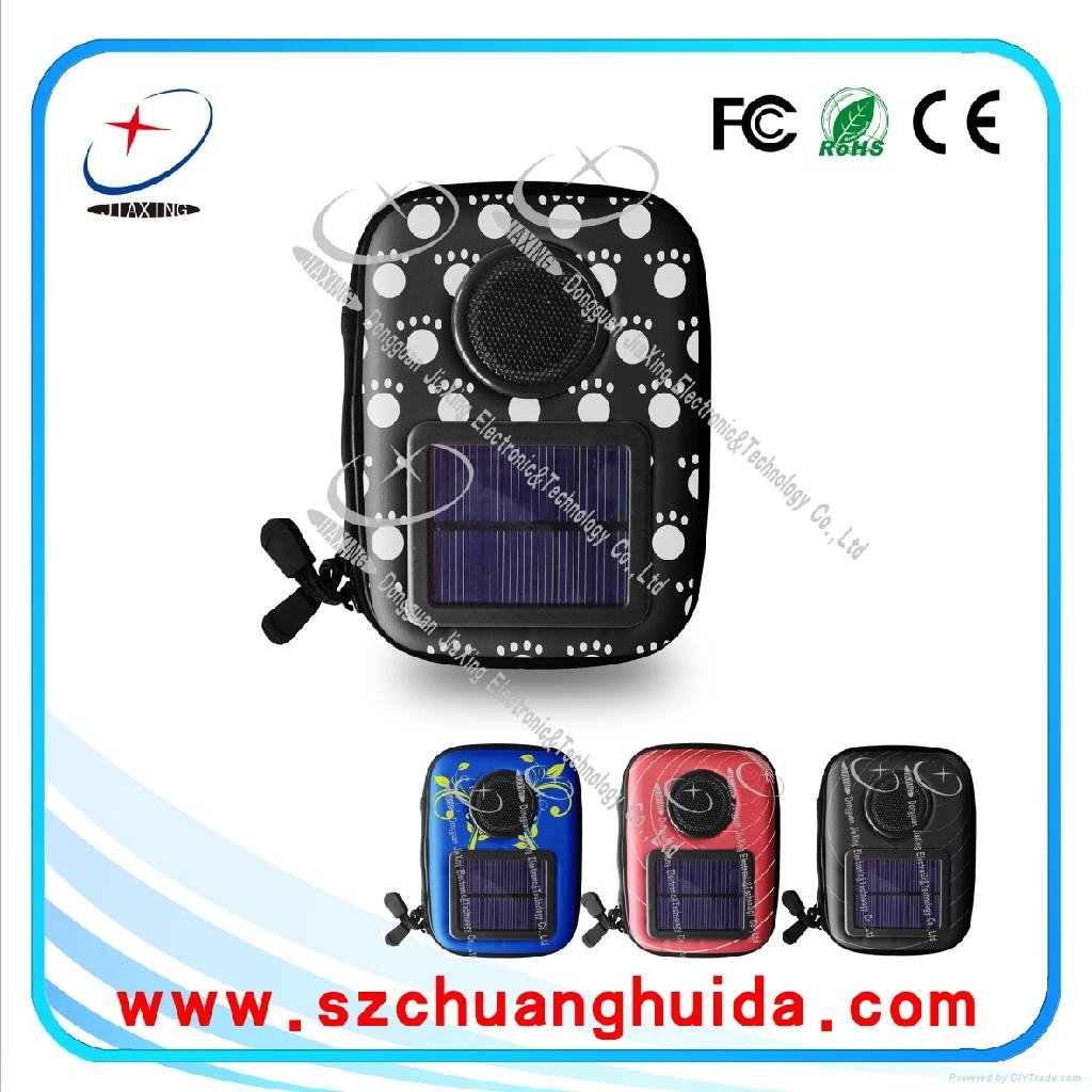 Portable speaker bag with solar panel  2