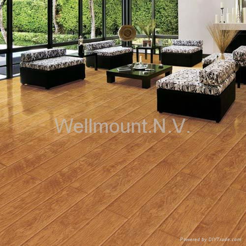 New High Quality Vintage Oak 8MM Click System Solid Wood Laminate Flooring UK