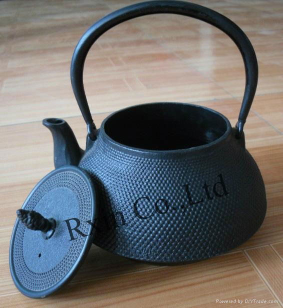 Black hobnail cast iron teapot 2