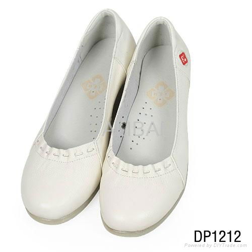 White Women Casual Shoe With Blossom Cow Leather