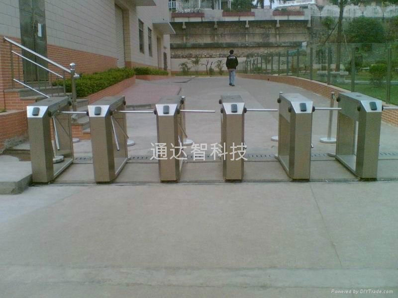 Three roller gates 2