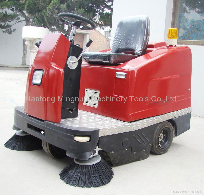  MN-C200 Ride-on Sweeper 2