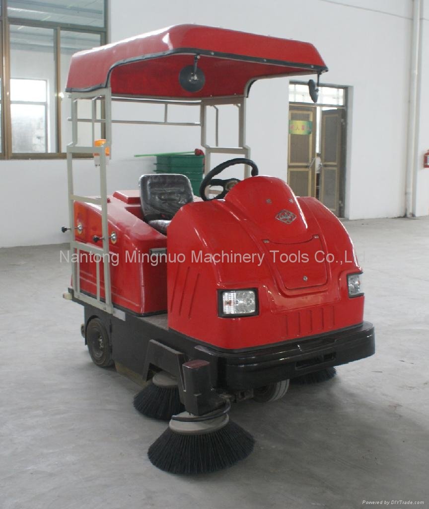 MN-XS-1550 Ride-on Sweeper 3