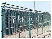 wire mesh fence