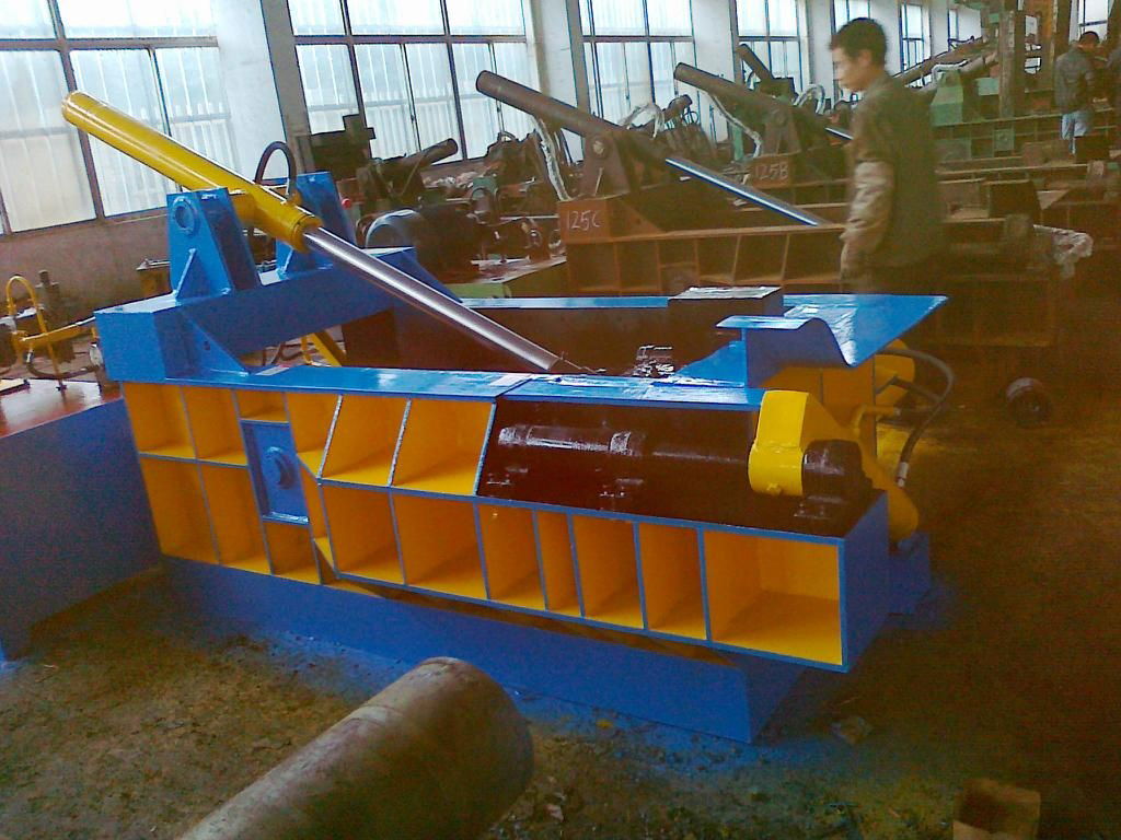 hydraulic metal baler 